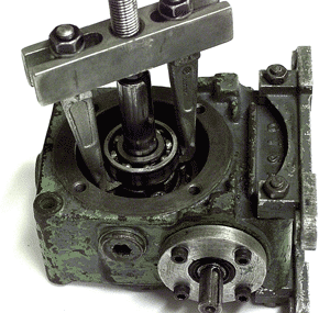 Candidates use bearing pullers to remove faulty bearings from an assembly using approved methods on the mechanical maintenance training courses